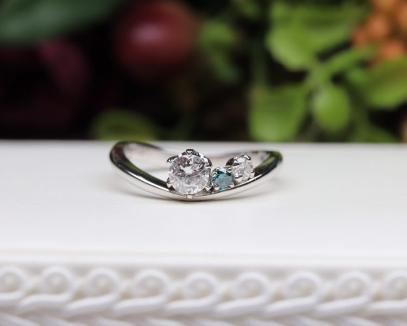 婚約指輪（彫金工法）4本爪6本爪エメラルドカラーダイヤモンドダイヤモンドタンザナイトななこ留め鏡面