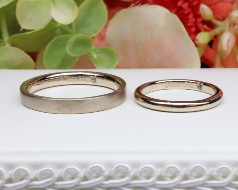結婚指輪（彫金工法）タンザナイトつや消しななこ留めムーンストーン鏡面