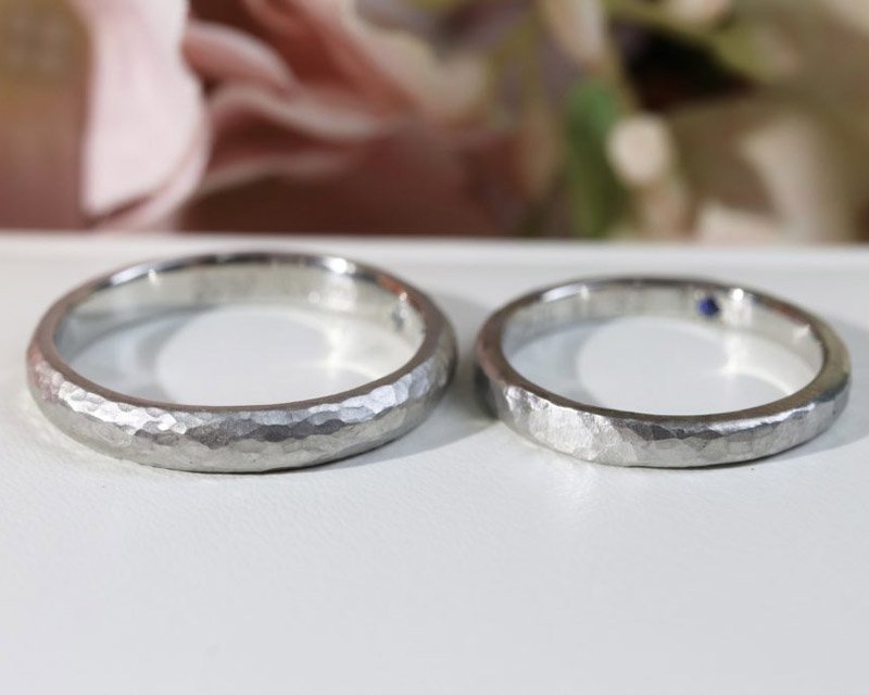 結婚指輪（彫金工法）つや消しハンマー