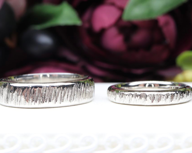 結婚指輪（彫金工法）ハンマー鏡面
