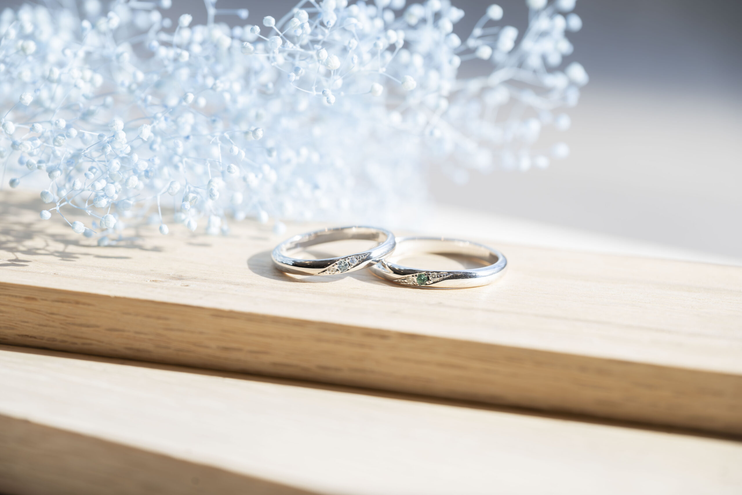 ペアリングエメラルドサファイアトパーズ彫り留め鏡面